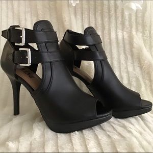 women's jayden buckle shootie